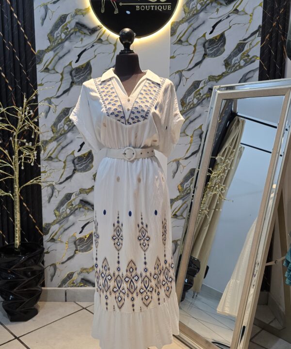 Maxi vestido con bordado Talla grande