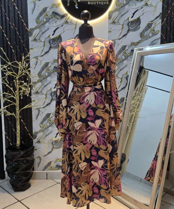 Vestido cruzado con estampado talla grande
