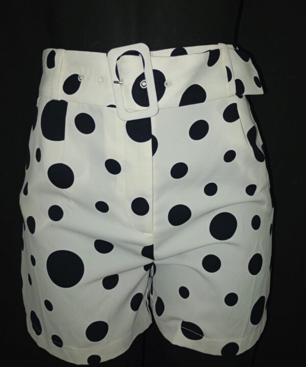 Short con estampado mediano
