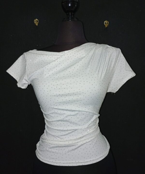 Blusa asimétrica drapeada con pedrería T SM