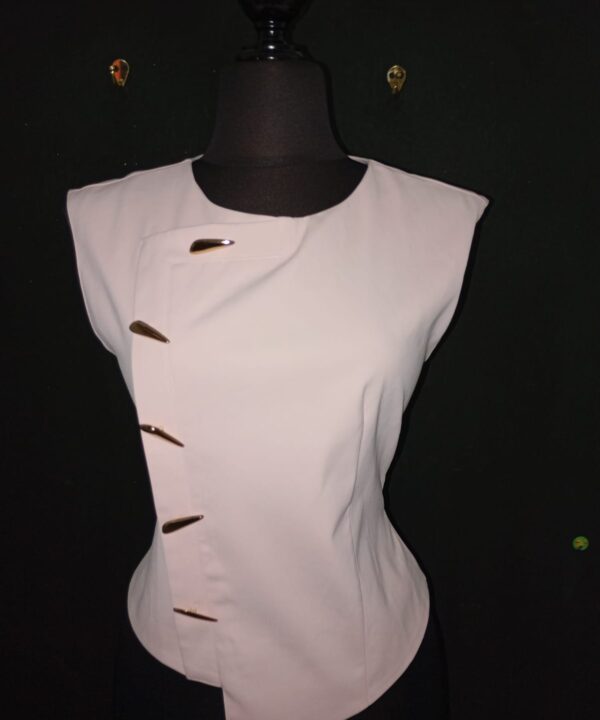 Blusa sin mangas de corte asimétrico